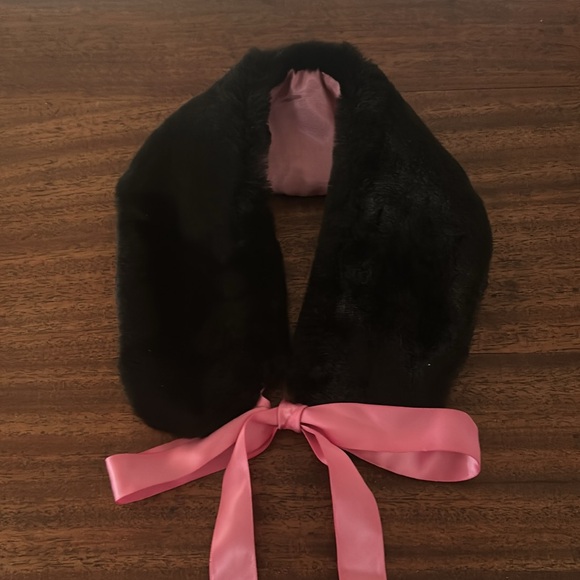 Black faux fur collar with pink ribbon ties - Picture 4 of 4